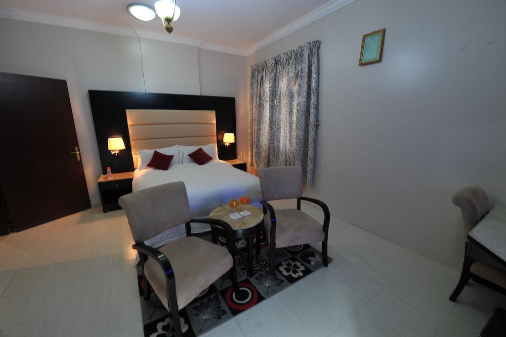 Janadriyah Suites 13 Nadinah Exterior photo